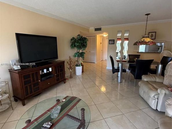 4800 Hillcrest Ln 511, Hollywood FL 33021