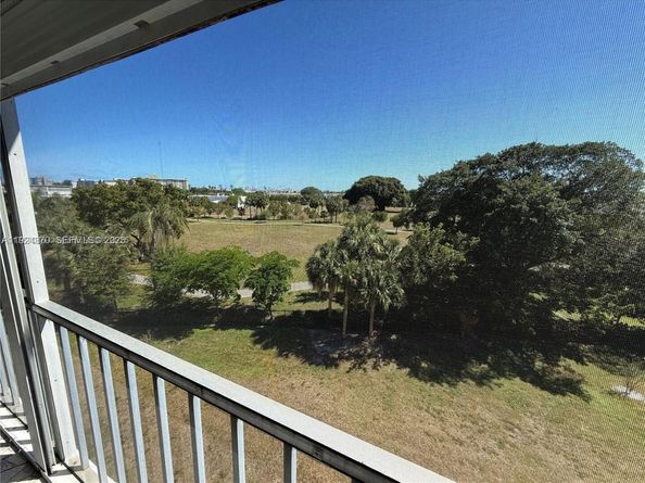 4800 Hillcrest Ln 511, Hollywood FL 33021