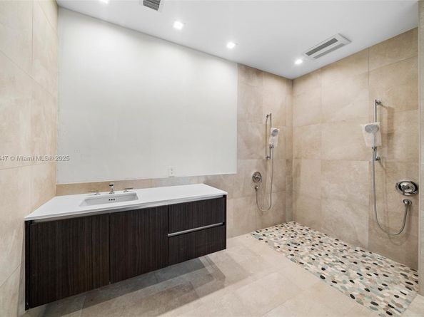 275 Giralda Ave 6AB, Coral Gables FL 33134