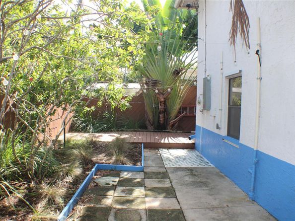 1411 SW 24th Ct, Fort Lauderdale FL 33315