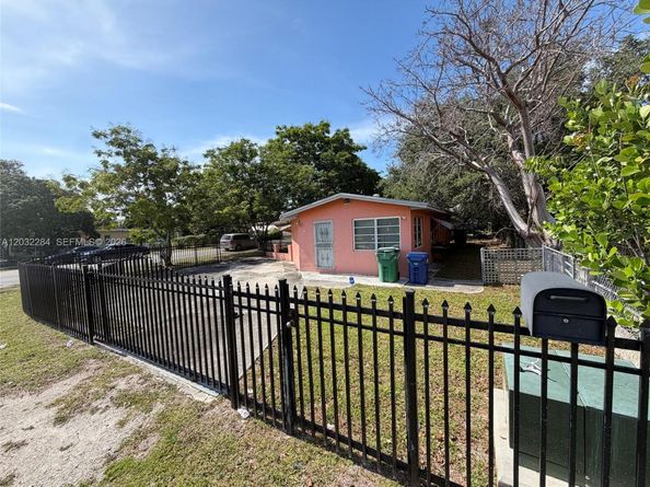 Undisclosed Address #A12032284, Miami FL 33168