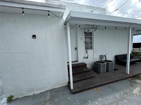 551 NW 41st St, Miami FL 33127