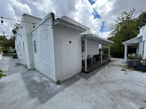 551 NW 41st St, Miami FL 33127