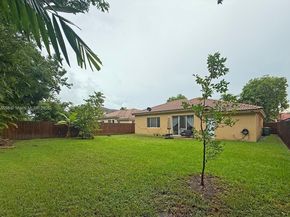 961 NE 36th Ave, Homestead FL 33033