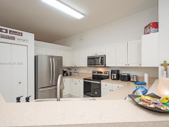 961 NE 36th Ave, Homestead FL 33033