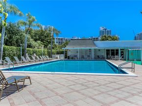 928 NE 27th Ave, Hallandale Beach FL 33009