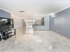 928 NE 27th Ave, Hallandale Beach FL 33009