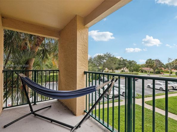 915 Riverside Dr 523, Coral Springs FL 33071