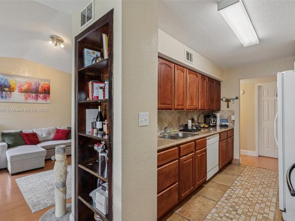 915 Riverside Dr 523, Coral Springs FL 33071