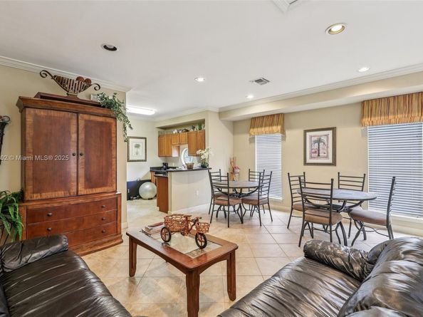 915 Riverside Dr 523, Coral Springs FL 33071