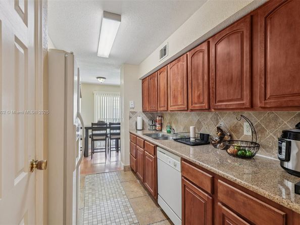 915 Riverside Dr 523, Coral Springs FL 33071