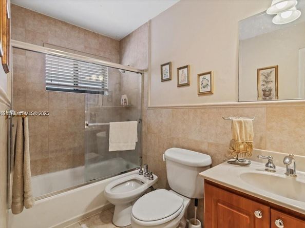 6385 SW 25th St, Miami FL 33155