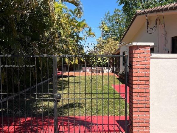 6385 SW 25th St, Miami FL 33155