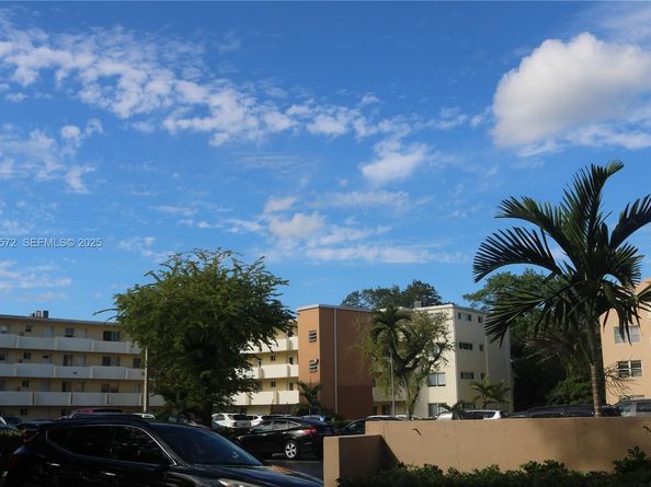 1301 NE 191st St F407, Miami FL 33179