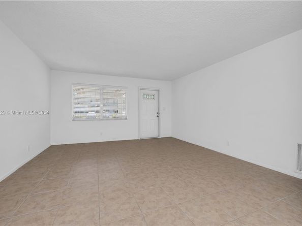 2851 W Golf Blvd, Pompano Beach FL 33064