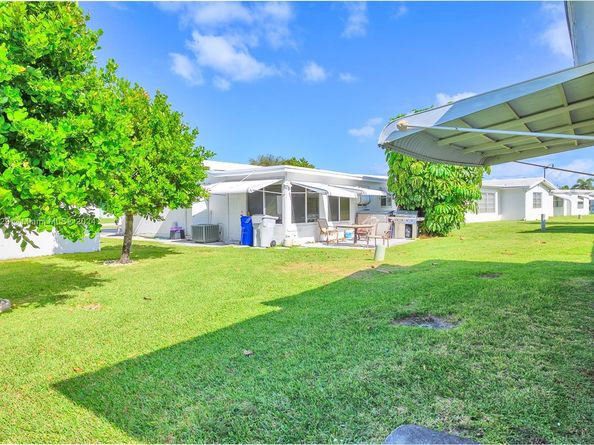 2851 W Golf Blvd, Pompano Beach FL 33064
