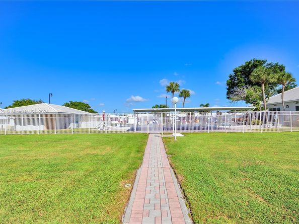 2851 W Golf Blvd, Pompano Beach FL 33064