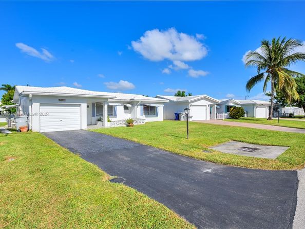 2851 W Golf Blvd, Pompano Beach FL 33064
