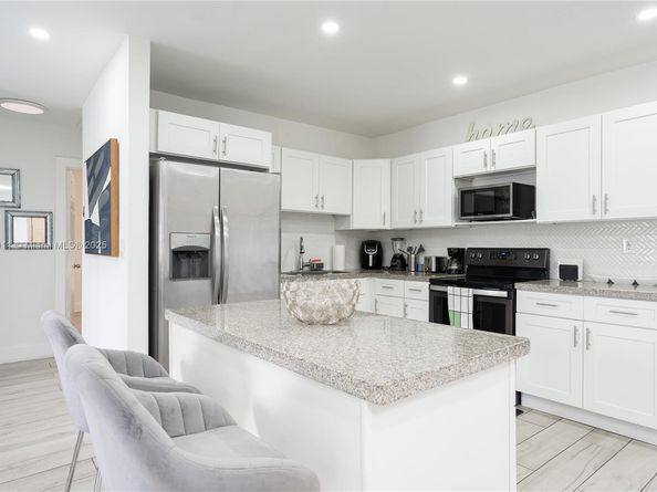 7400 SW 37th St, Miami FL 33155