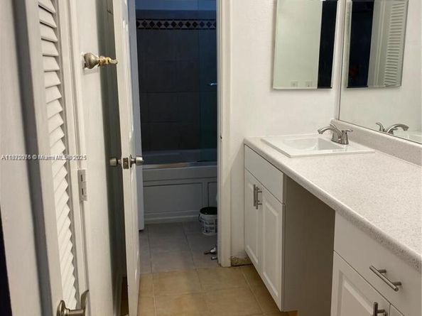 721 SE 1st Way B18, Deerfield Beach FL 33441