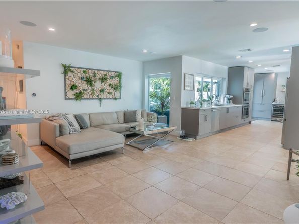 2711 NE 57th Ct, Fort Lauderdale FL 33308