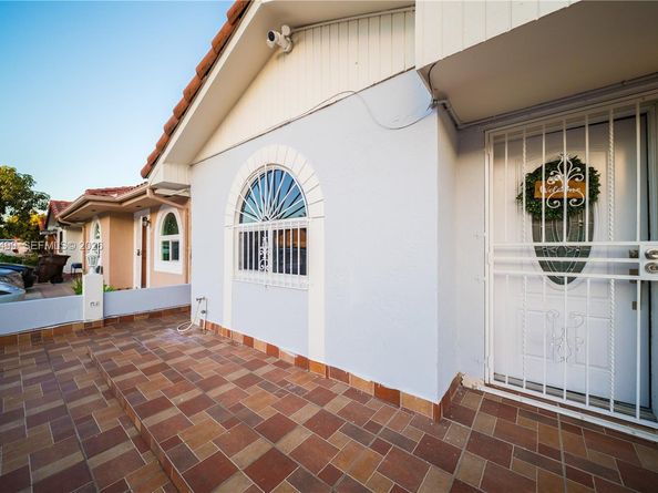 5445 W 27th Ln, Hialeah FL 33016