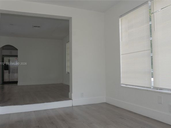 3376 NW 49th St, Miami FL 33142