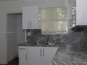 3376 NW 49th St, Miami FL 33142
