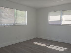 3376 NW 49th St, Miami FL 33142