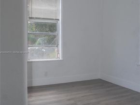 3376 NW 49th St, Miami FL 33142