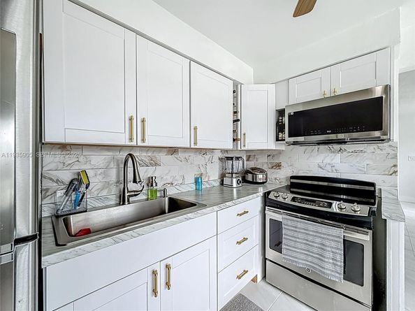 2223 Liberty St, Hollywood FL 33020