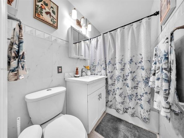 3825 NW 193rd Ter, Miami Gardens FL 33055