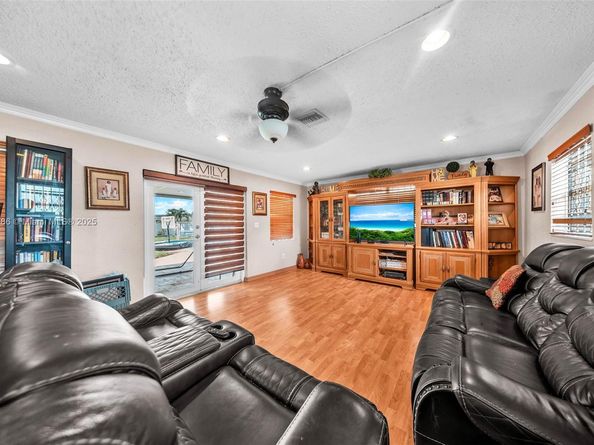 3825 NW 193rd Ter, Miami Gardens FL 33055