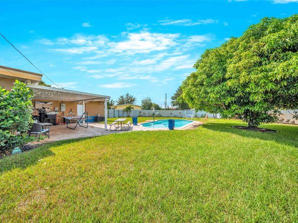 3825 NW 193rd Ter, Miami Gardens FL 33055