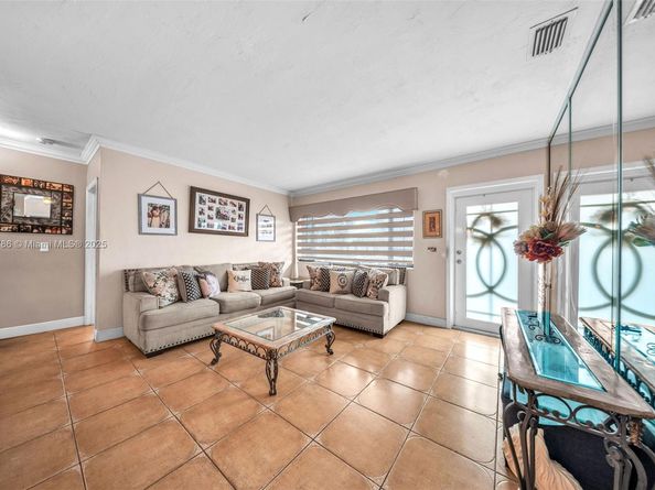 3825 NW 193rd Ter, Miami Gardens FL 33055