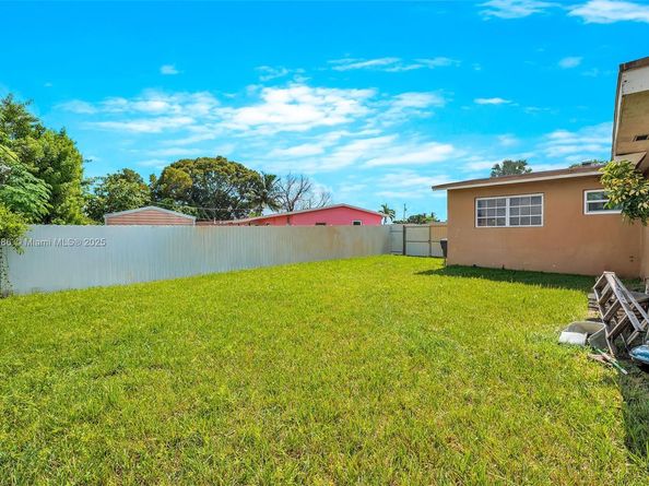 3825 NW 193rd Ter, Miami Gardens FL 33055