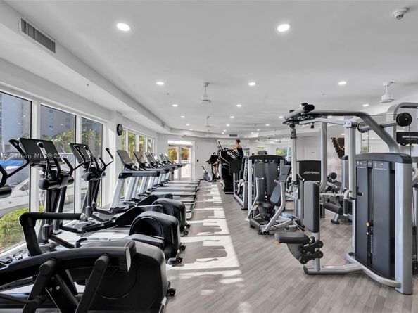 3330 NE 190th st 1217, Aventura FL 33180