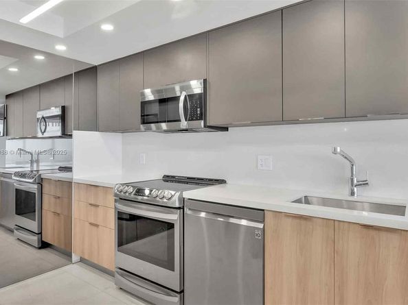 3 Grove Isle Dr C1407, Coconut Grove FL 33133