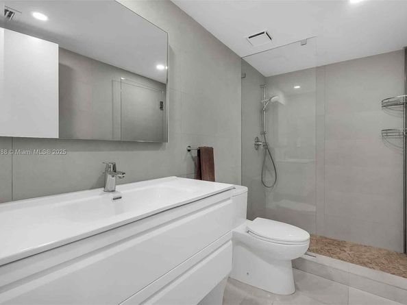3 Grove Isle Dr C1407, Coconut Grove FL 33133