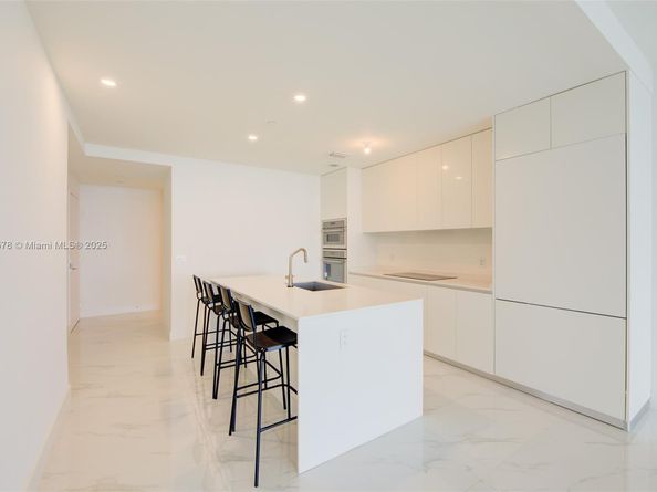 700 NE 24th St 903, Miami FL 33137