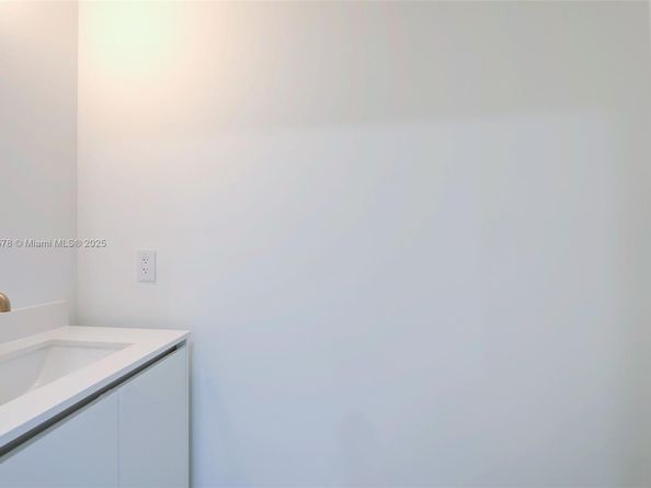 700 NE 24th St 903, Miami FL 33137