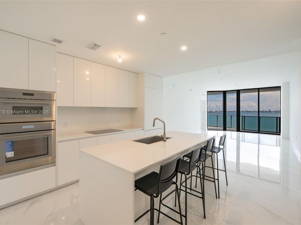700 NE 24th St 903, Miami FL 33137
