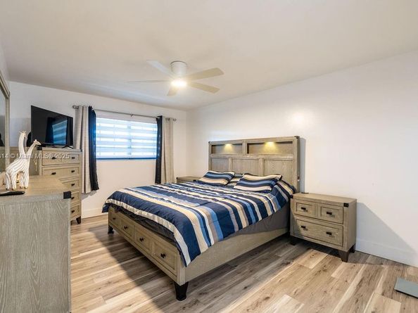 929 NE 199th St 203, Miami FL 33179