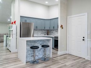 929 NE 199th St 203, Miami FL 33179