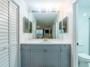 929 NE 199th St 203, Miami FL 33179