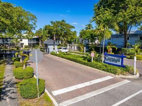 929 NE 199th St 203, Miami FL 33179