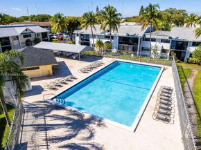 929 NE 199th St 203, Miami FL 33179