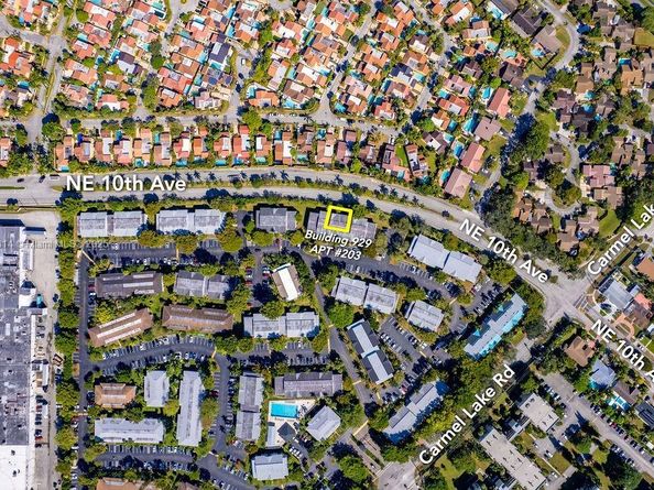 929 NE 199th St 203, Miami FL 33179