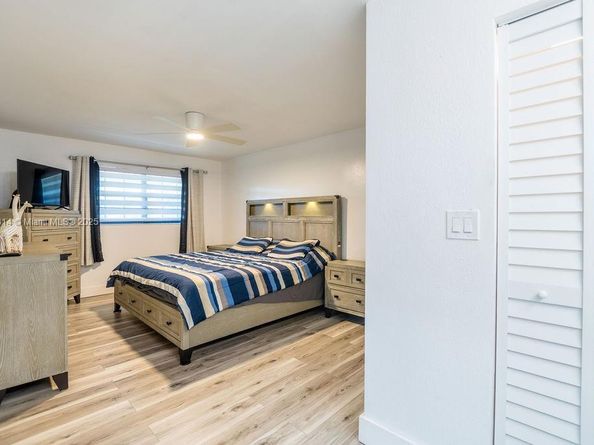 929 NE 199th St 203, Miami FL 33179