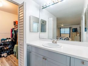 929 NE 199th St 203, Miami FL 33179
